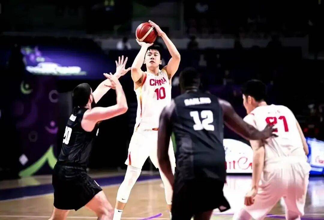 雷速-包含中超倒计时，深圳男篮今晚绝杀压哨，细节引发关注，压力陡增，年轻球员得到机会的词条