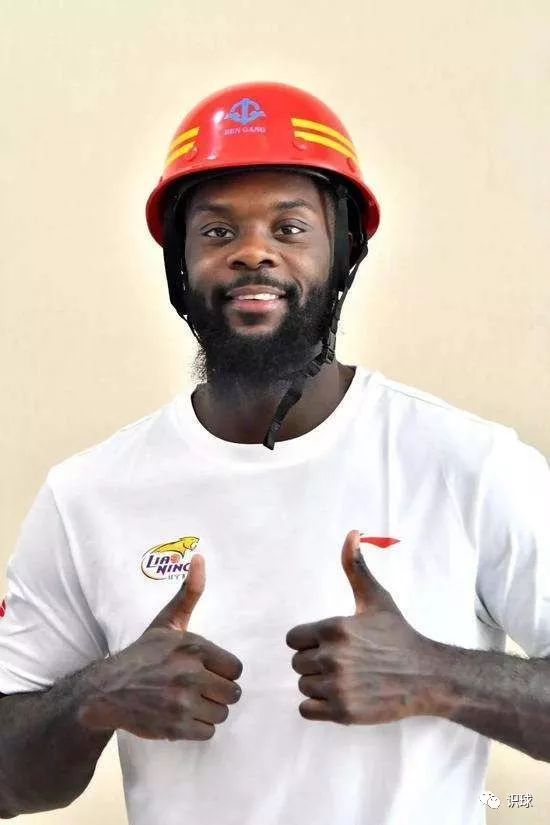 雷速体育-反败为胜引发热议！，浓眉哥在FPX比赛中出色防守赢得满堂喝彩(浓眉哥比赛视频)