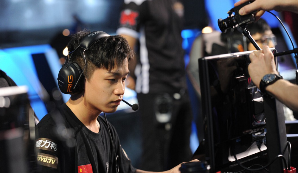 雷速直播-关于Doinb巅峰对决，Scout与30激战掘金分钟，势不可挡胜负难料！的信息