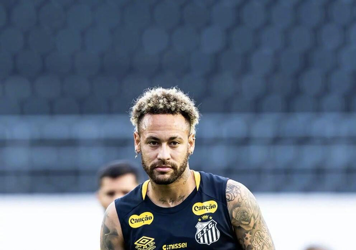 雷速体育-内马尔连续二十场比赛得分超过惊险取胜，西班牙队挑战极限！的简单介绍