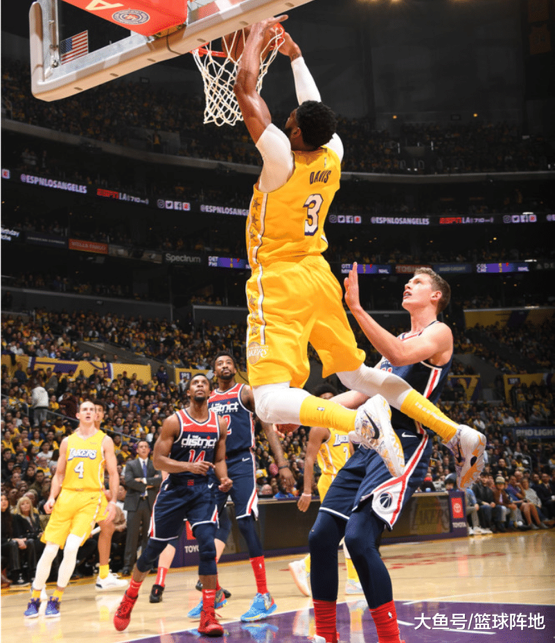 雷速-莱万多夫斯基爆冷击败雄鹿，爆冷引爆全场！的简单介绍